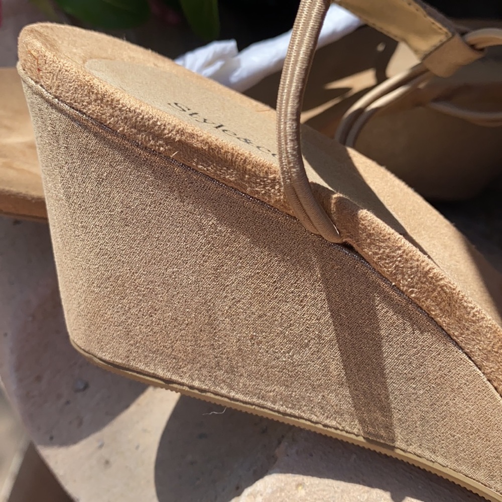 NEW sandals - Picture 10 of 11
